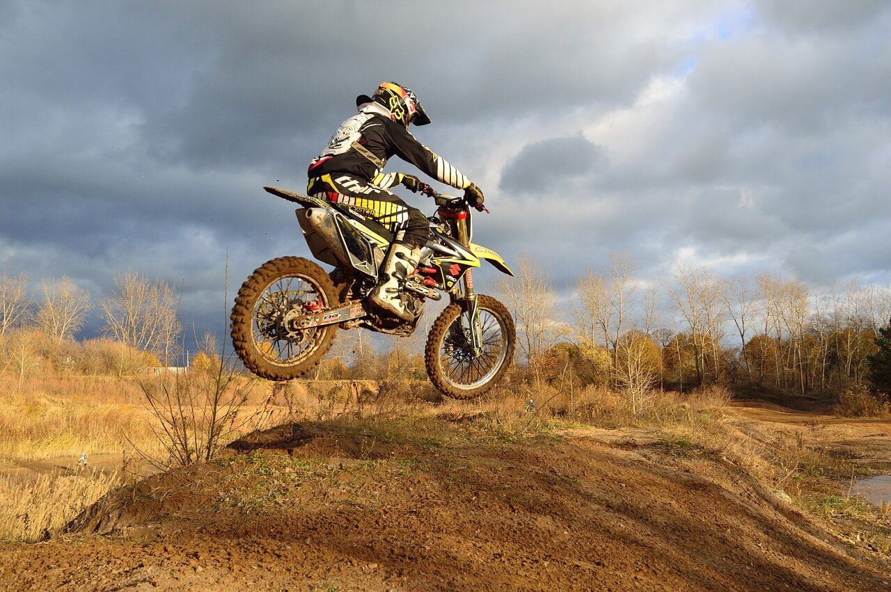 dirt-bike-209489_1280 (1)